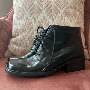 Vintage Bandolino Black Leather Lace Boots